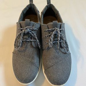Toms tennis shoes 7.5